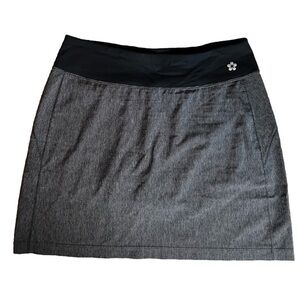 ⭐️ Tuff Athletics grey and black sport skort- size medium